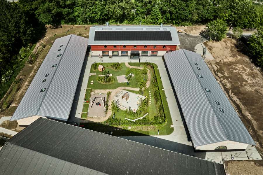 Danmarks første CO2-neutrale børnehave beklædt med stålprofiler, Børnehuset Grønnegården, Transformervej 3, 2860 Søborg